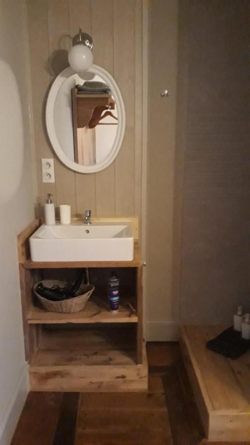 Le Vieux Presbytere Confracourt Kültér fotó