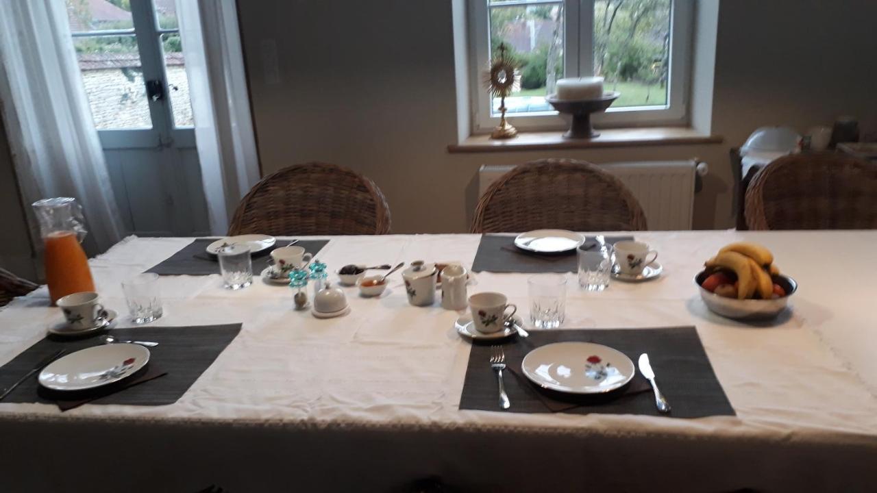 Le Vieux Presbytere Confracourt Kültér fotó