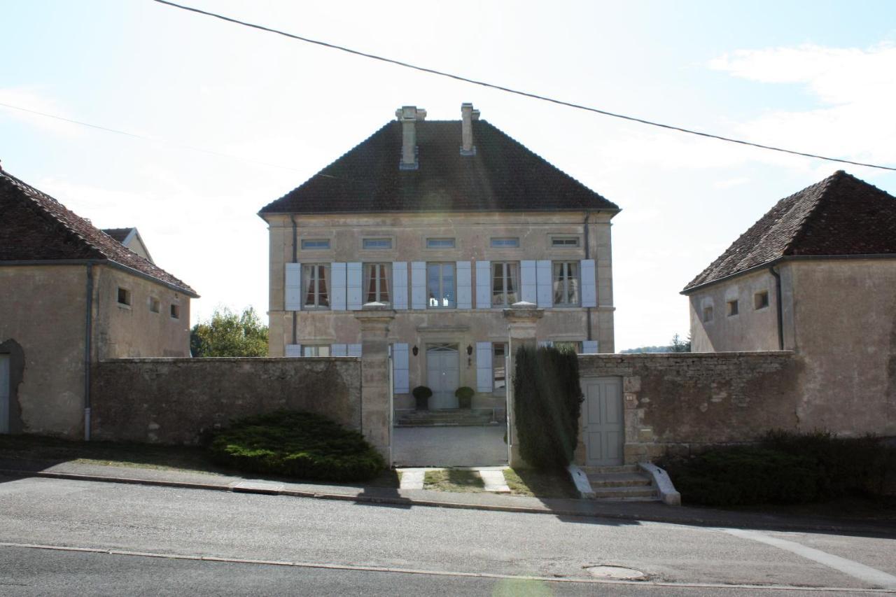 Le Vieux Presbytere Confracourt Kültér fotó