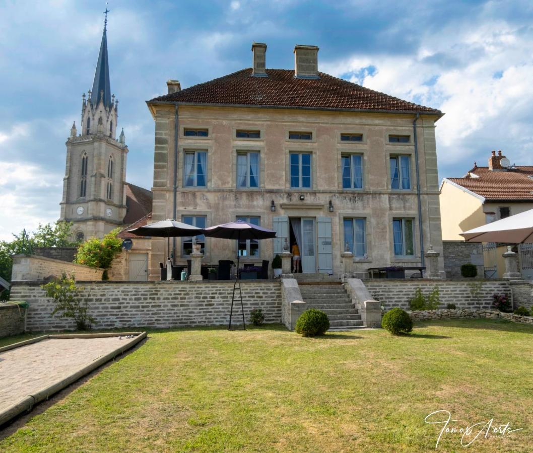 Le Vieux Presbytere Confracourt Kültér fotó