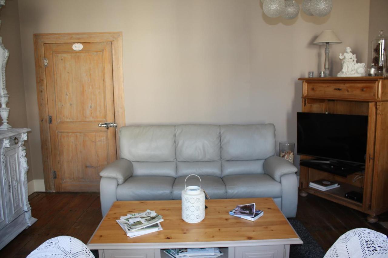 Le Vieux Presbytere Confracourt Kültér fotó